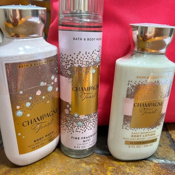 Clinique x Donald collab pink tote with Bath & Body Works Fragrance Set Bundle - Picture 3 of 11